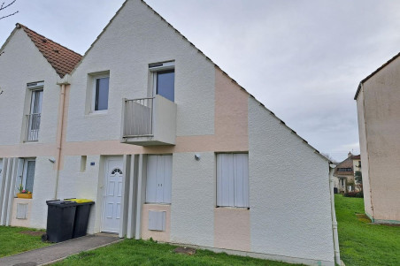 SYMPATHIQUE MAISON SEMI-INDIVIDUELLE T4 A CHARMES