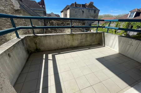 COMPIEGNE Centre-ville - Bel appartement 4 pièces de 106 m²  avec balcon