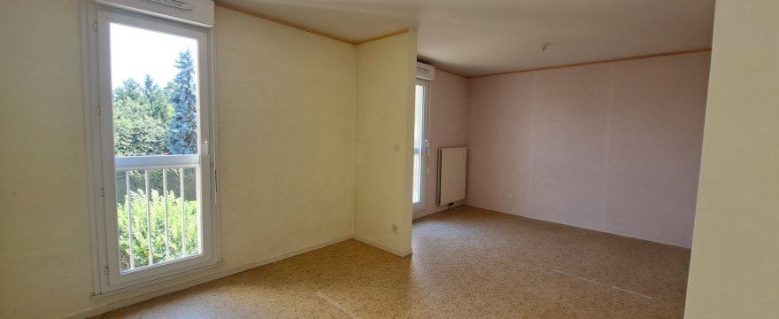 VILLERS-SOUS-SAINT-LEU : Spacieux appartement de 1 pièce