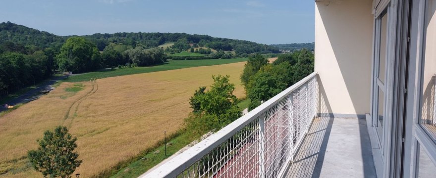 SOISSONS - Agréable T3 au dernier étage avec vue sur la campagne